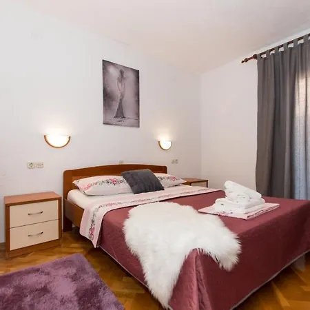 Apartment Slave - Sea View